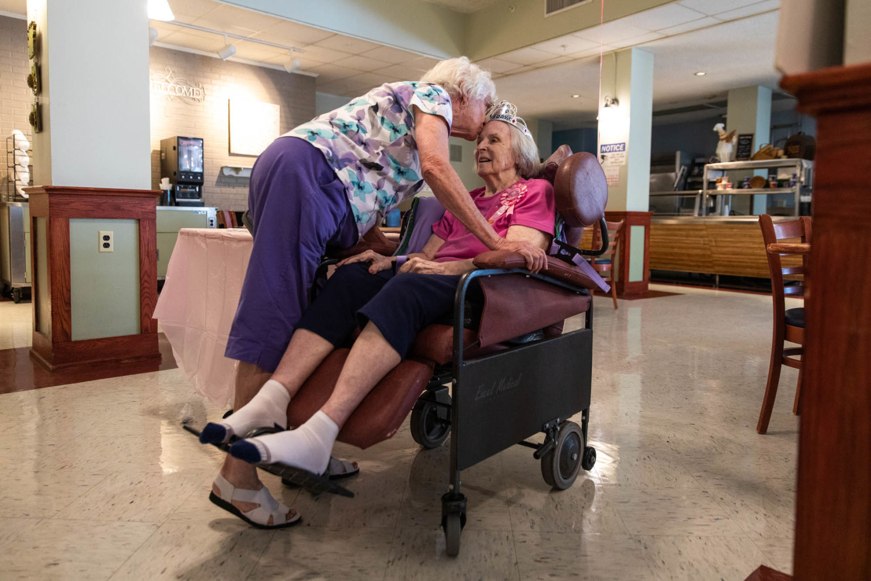 0710_wdj_gladyswhite102yearsold_SS4.JPG